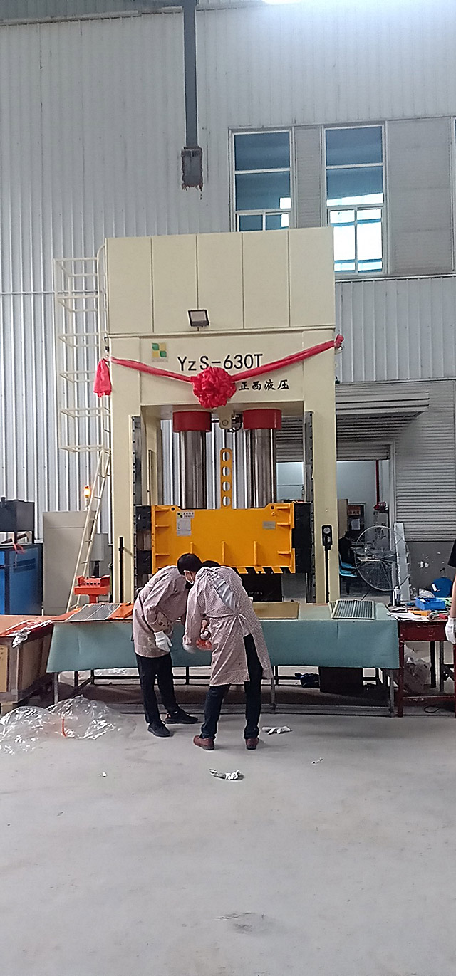 630噸框架式液壓機定制安裝圓滿成功，客戶相當滿意
