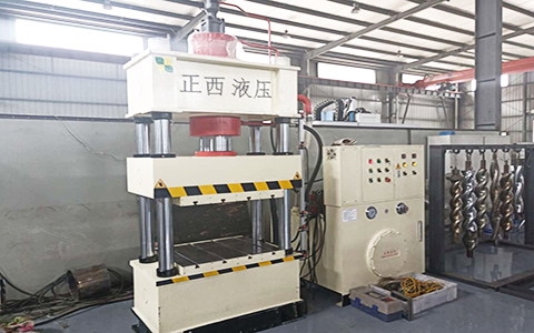 150噸四柱液壓機(jī)圓滿(mǎn)交付使用